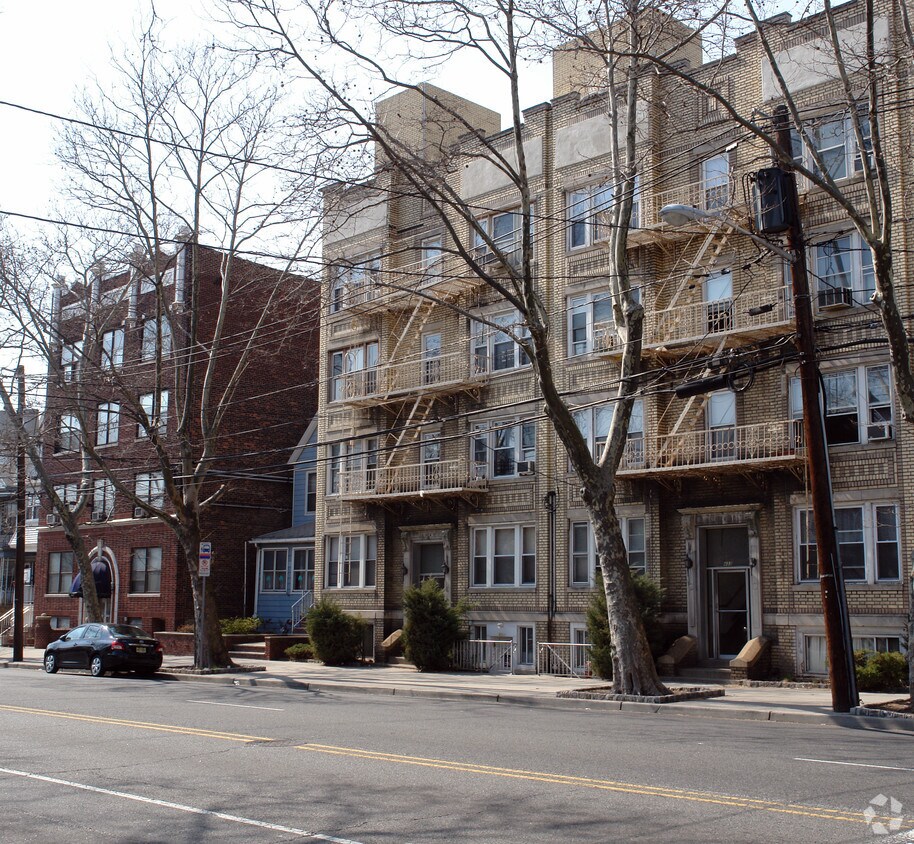 Building Photo - 431 Kennedy Blvd