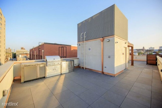 Foto del edificio - 326 E 9th St