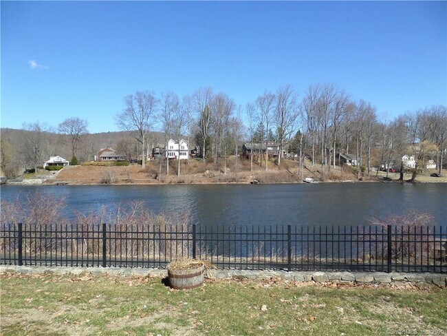 Building Photo - 315 Bennetts Farm Rd