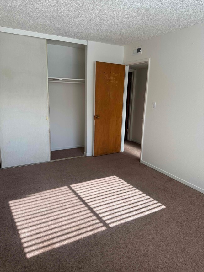 Foto del edificio - 2333 Franklin Ave