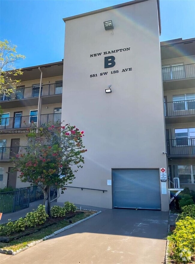 Building Photo - 551 SW 135th Ave