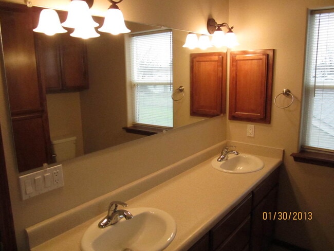 Building Photo - Spacious Home for Rent