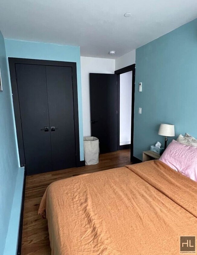 Primary Photo - 242 Parkside Avenue