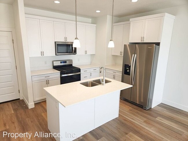Building Photo - 3 br, 3.5 bath House - 1082 E. 2040 S. #18