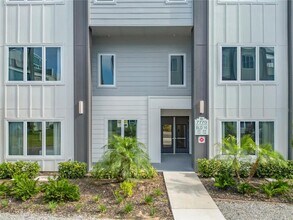 Building Photo - 7770 Sandy Ridge Dr