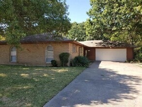 Building Photo - 541 Sharp Dr