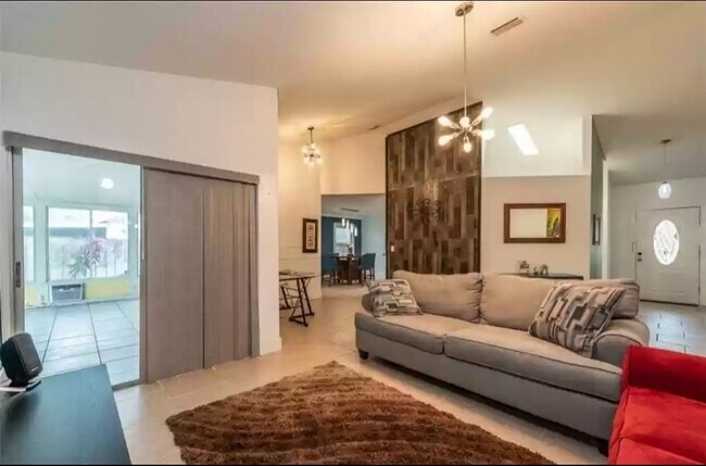 Foto del edificio - 12020 Fruitwood Dr
