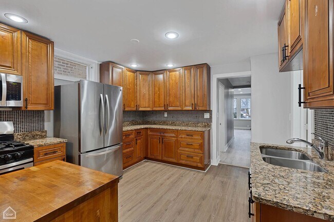 Foto del edificio - 2980 N Ridgeway Ave