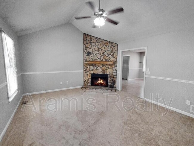 Building Photo - 844 Lodgeview Dr