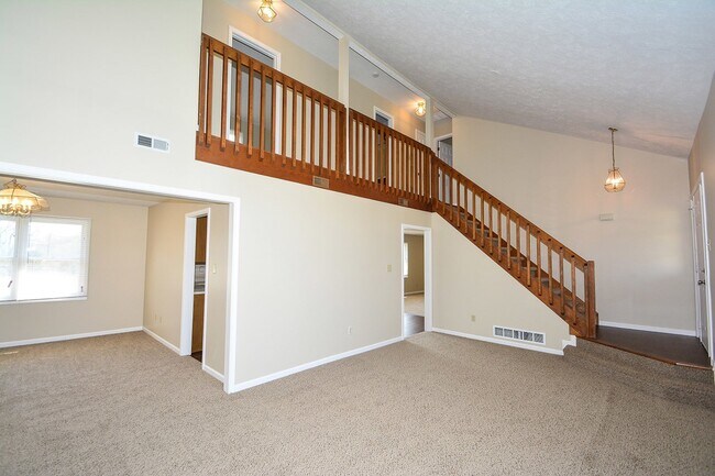 Foto del edificio - "Charming 3 Bed, 2 Bath Home in Indianapol...