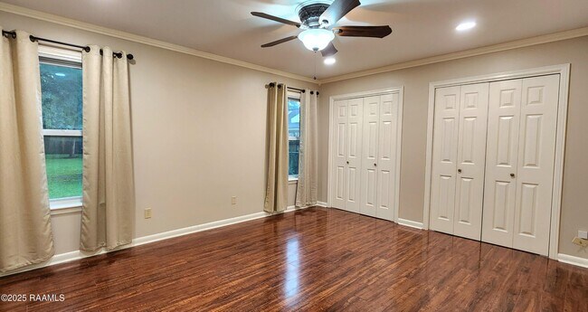 Foto del edificio - 245 Orangewood Dr