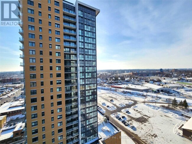 Building Photo - 104 Garment St