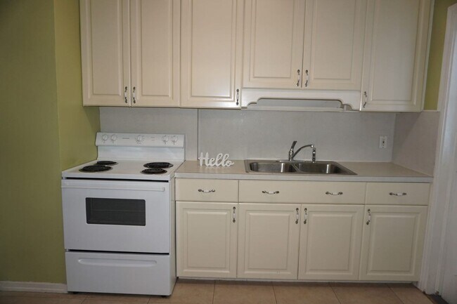 Building Photo - 3 Bedroom Home on San Jose Boulevard