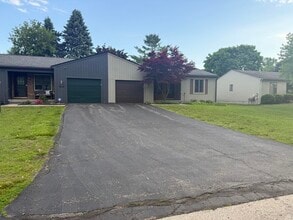 Building Photo - 741 Woods Ct