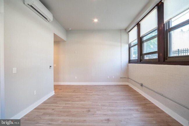 Building Photo - 1300 S 19th St