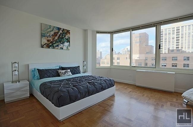 Building Photo - 350 E 79th St