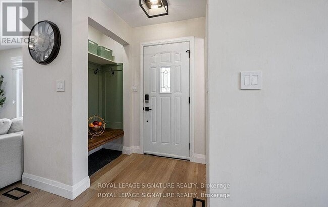 Building Photo - 357 Rossland Rd E