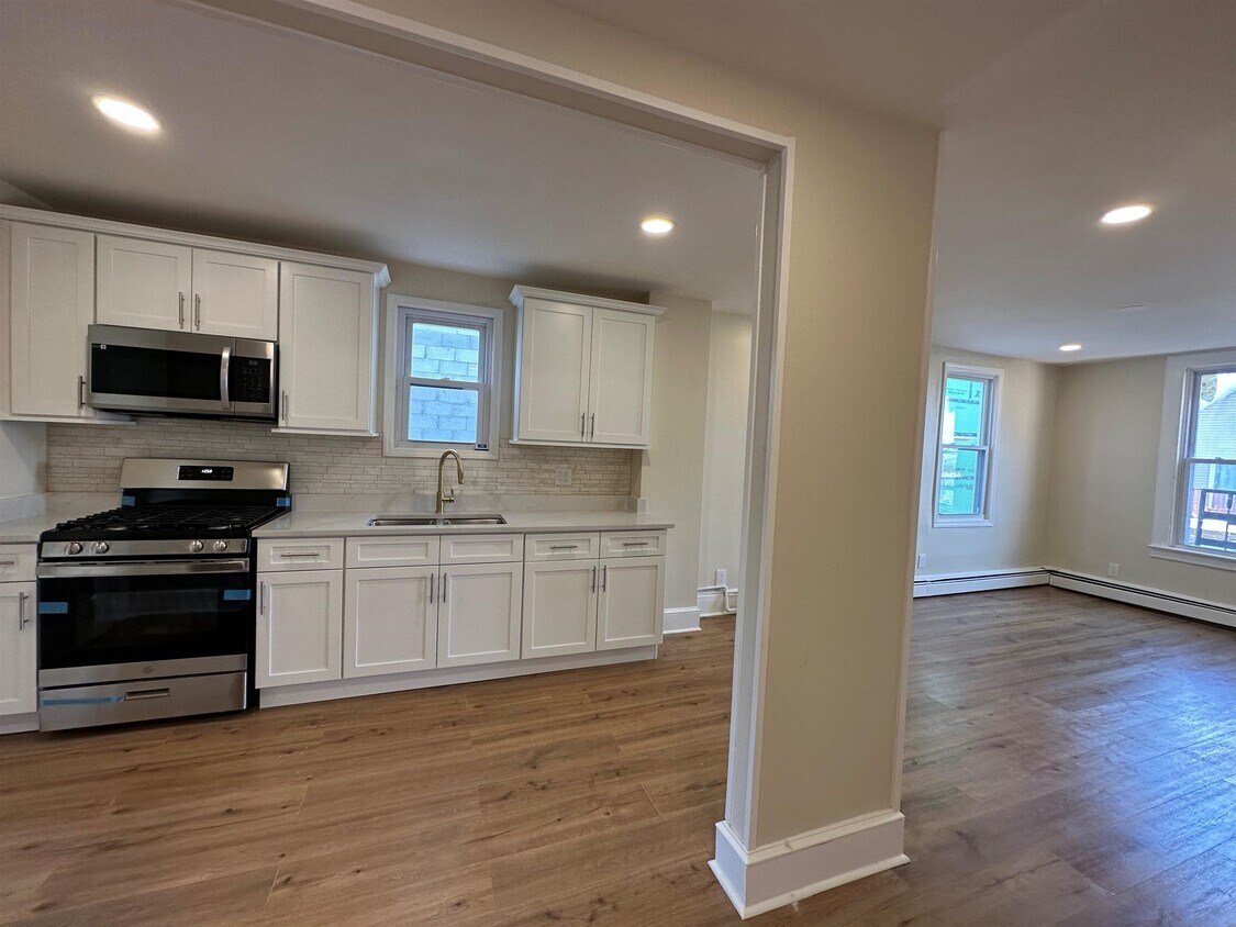 Foto principal - 6909 Madison St