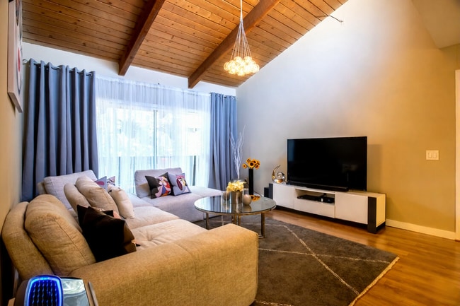 Foto del edificio - 18350 Hatteras St