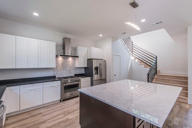 Building Photo - 8718 Boundbrook Ave