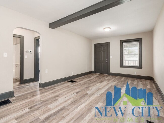 Building Photo - Remodeled Ranch on Bus Line