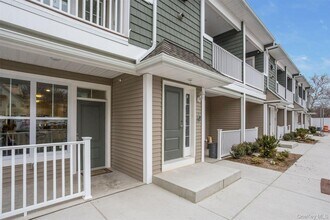 Building Photo - 1046 New York Ave