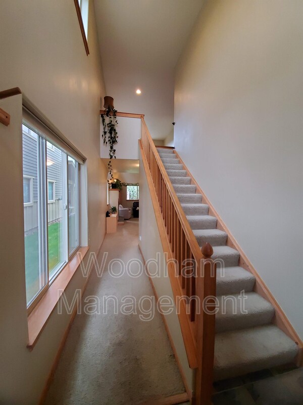 Foto del edificio - 74 N Hanley Ave