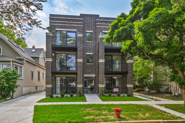 Building Photo - 4426 N Kenneth Ave