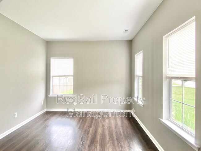 Foto del edificio - 6205 Calvert Ct