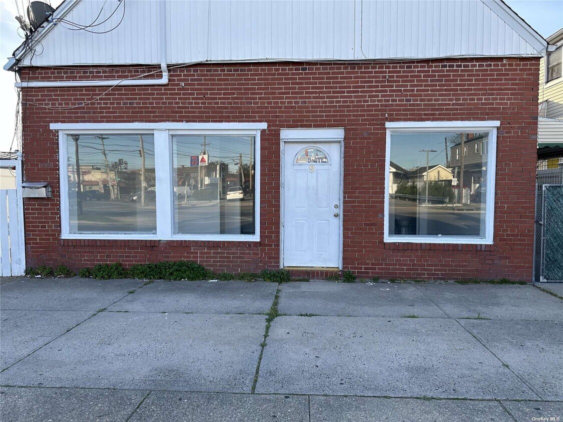 9 Covert Ave Unit 1, Elmont, NY 11003 Room for Rent in Elmont, NY