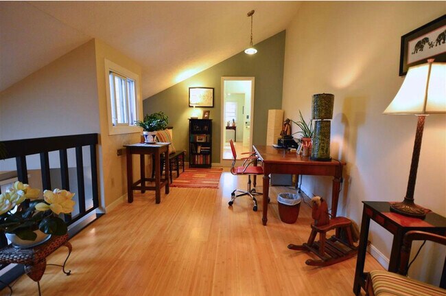 Second floor loft - 1230 Bellpointe