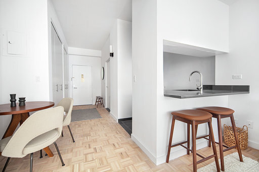 Interior Photo - 200 East 87th Street