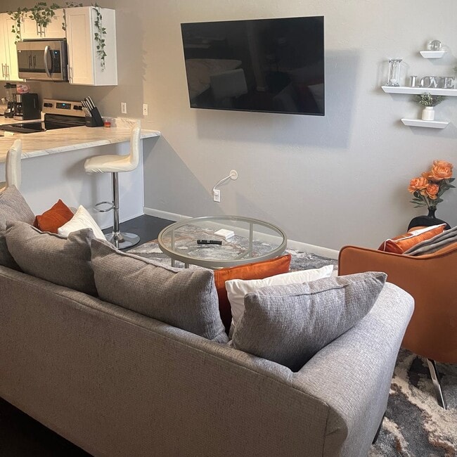 Spacious 2/2 Partially Furnished Close to FSU, FAMU. Available May 1, 2026. - Spacious 2/2 Partially Furnished Close to FSU, FAMU. Available May 1, 2026. House