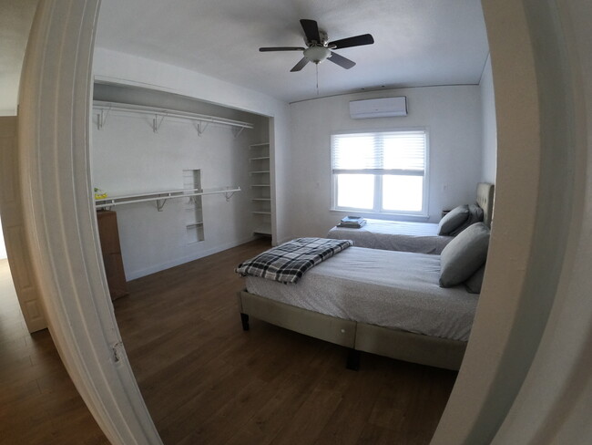 Foto del edificio - 7465 Oakwood Ave