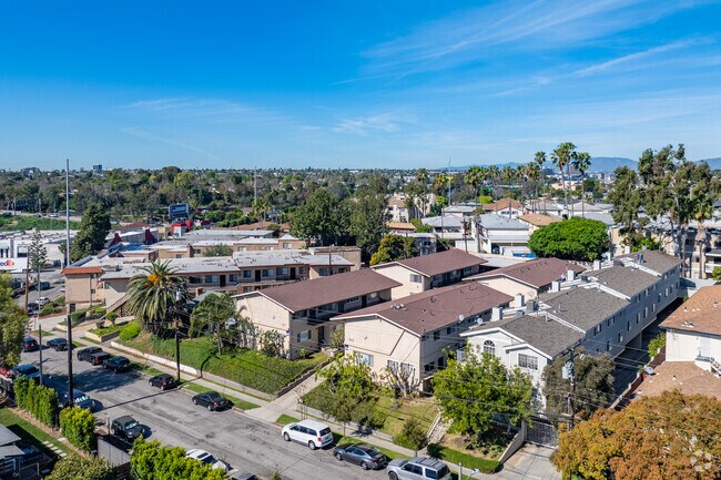 Aéreo - 745-747 Venice Way