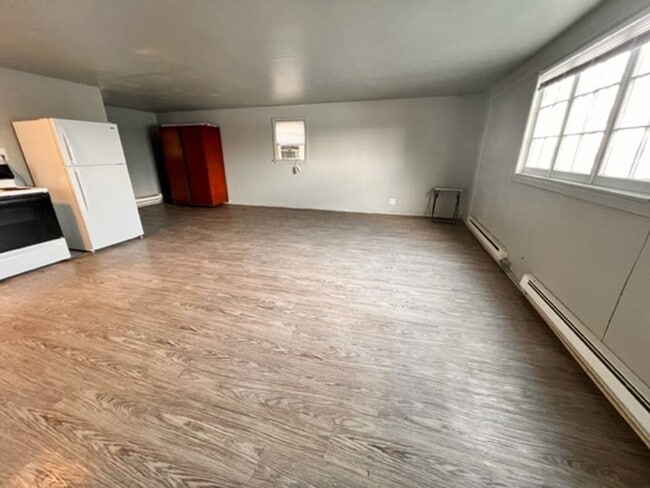 Building Photo - 1901 1/2 Federal Way - Studio Apartment