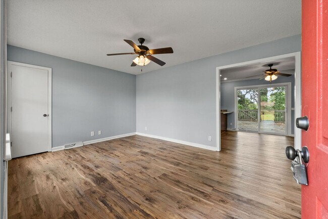 Foto del edificio - 3 Bedroom Pet Friendly Home For Rent!