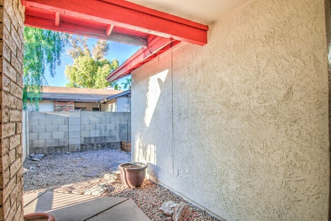 Building Photo - Dobson Ranch 3 bedroom!