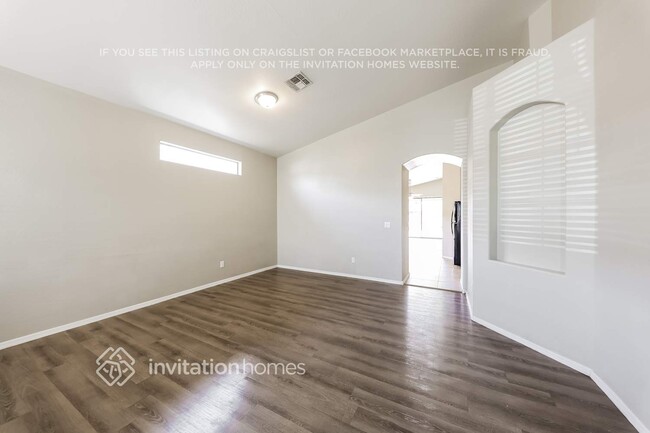Building Photo - 5613 W Vineyard Rd