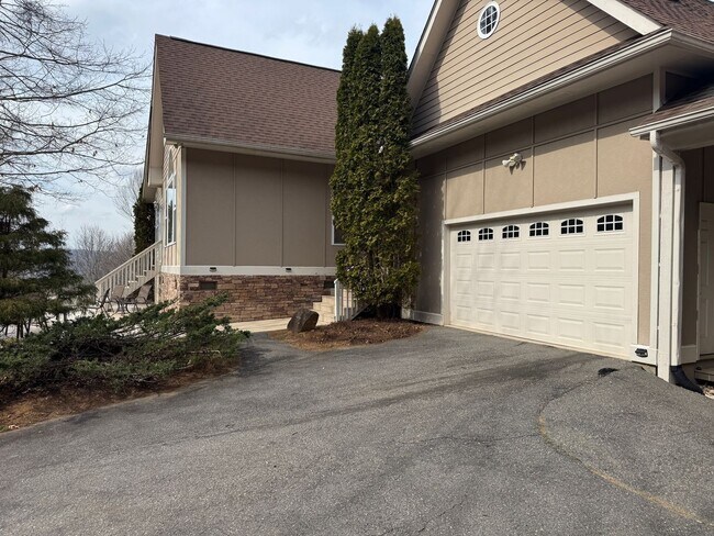 Building Photo - East AVL - Mountain Views and Space Galore!