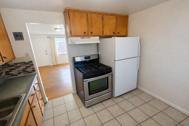 Building Photo - Charming 2-Bedroom Denver Apartment – Bright Living Space & Great Layout