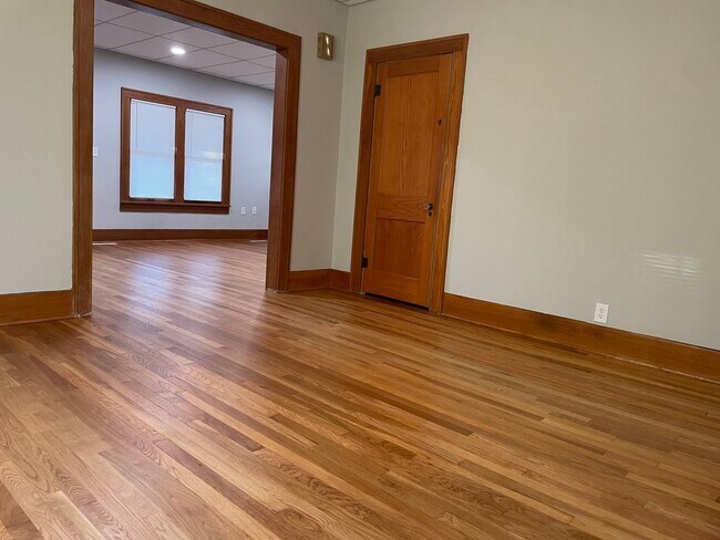 Foto del edificio - Remodeled 3 Bed 2 Bath Home in Riverside