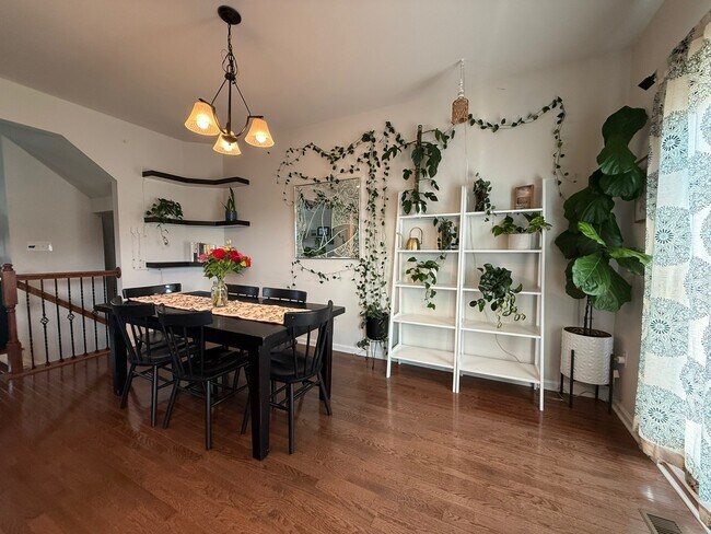 Foto del edificio - 814 Oval Park Ln