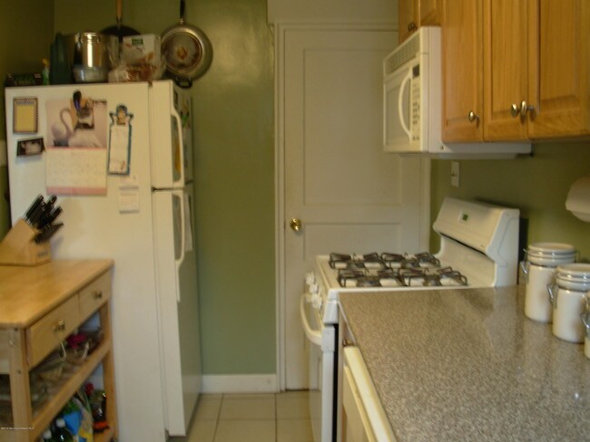 Foto del edificio - 325 Bath Ave