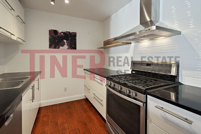 Foto del edificio - Spacious 3 bedroom apartment in Antelope