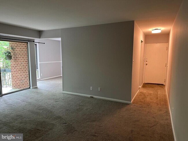 Building Photo - 222 Echelon Rd