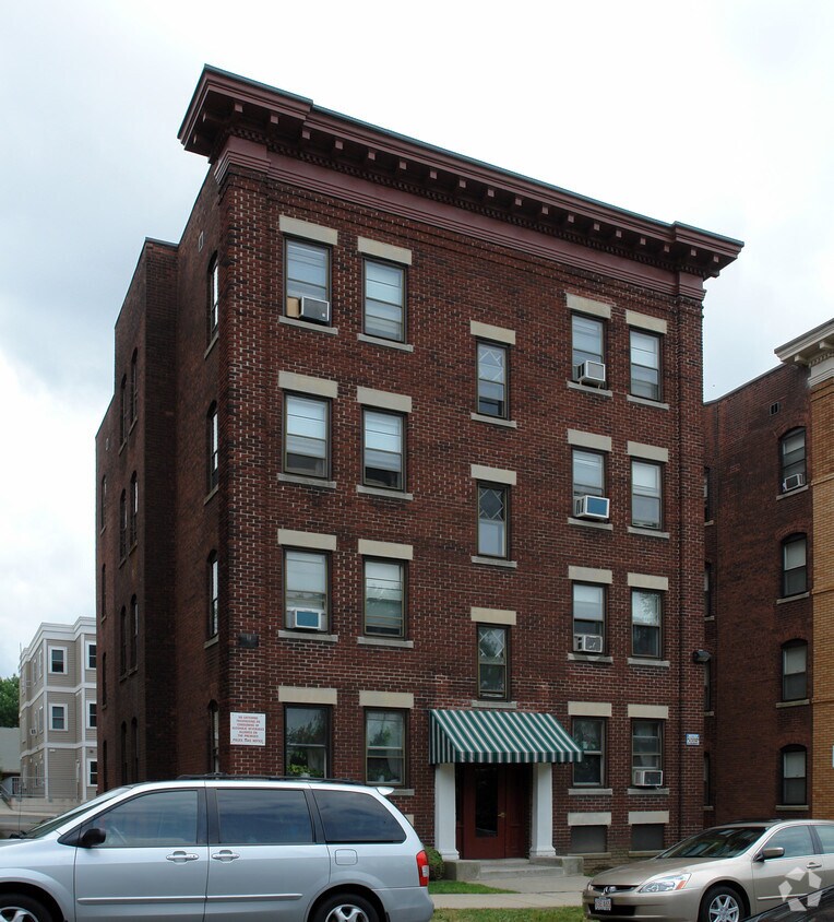 Primary Photo - 87 Belle St