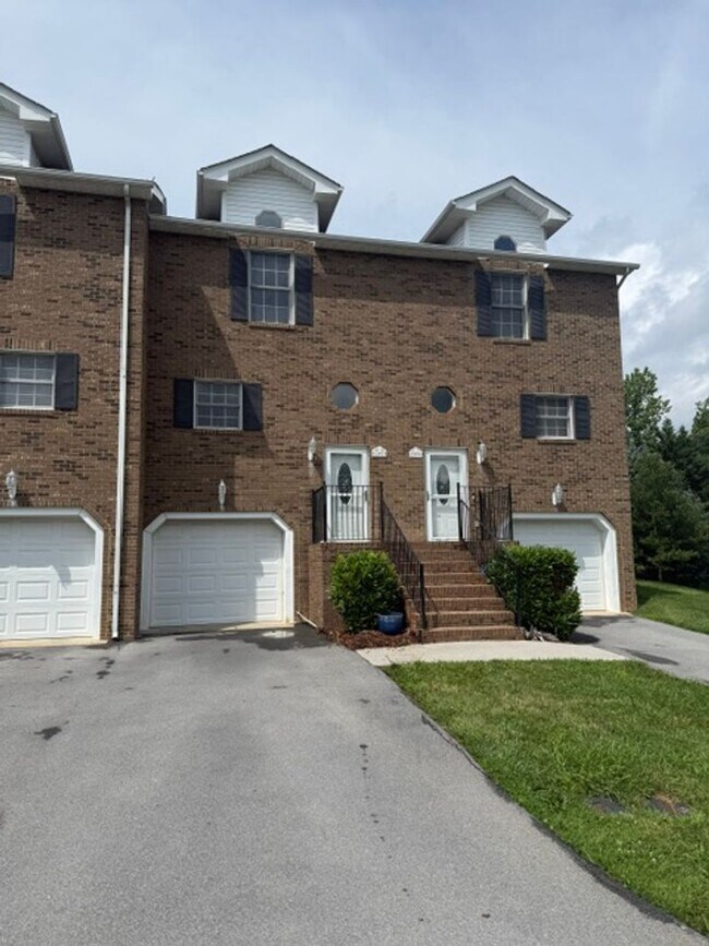 Foto del edificio - Worry free living, brick condo in Jonesborough!
