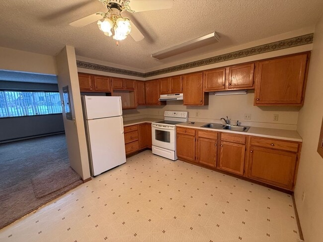 Building Photo - 2010 Ash Ave NE