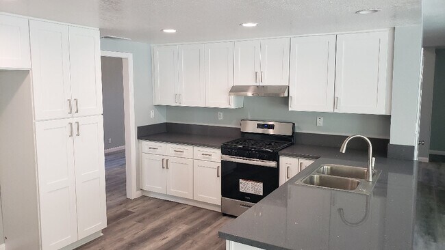 Foto del edificio - 15692 Live Oak Rd